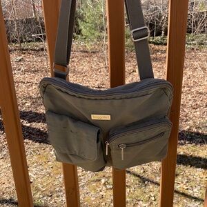 Baggallini grey crossbody purse